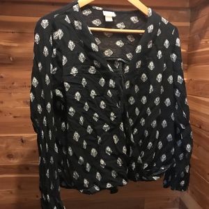 Black cropped blouse with white print